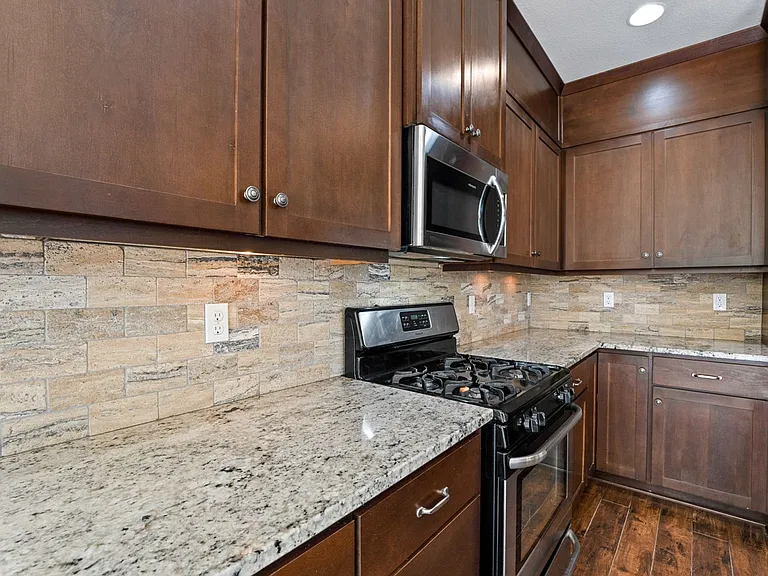 1064 SE Leonel Ln — Photo 17