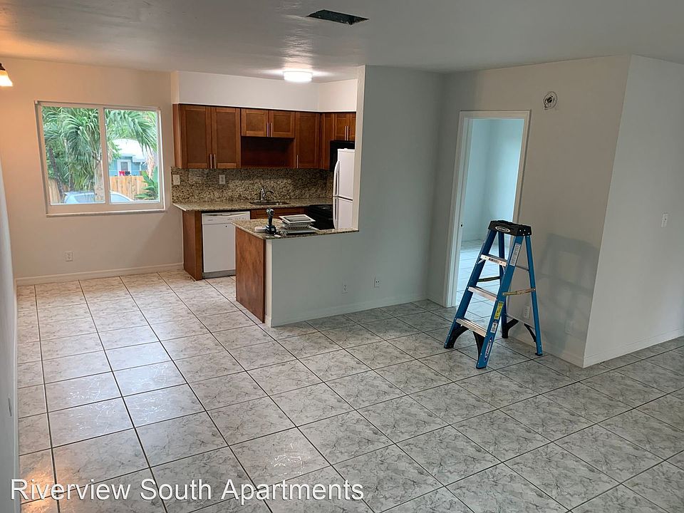 1st image of 901 NE 18th Ct APT 202