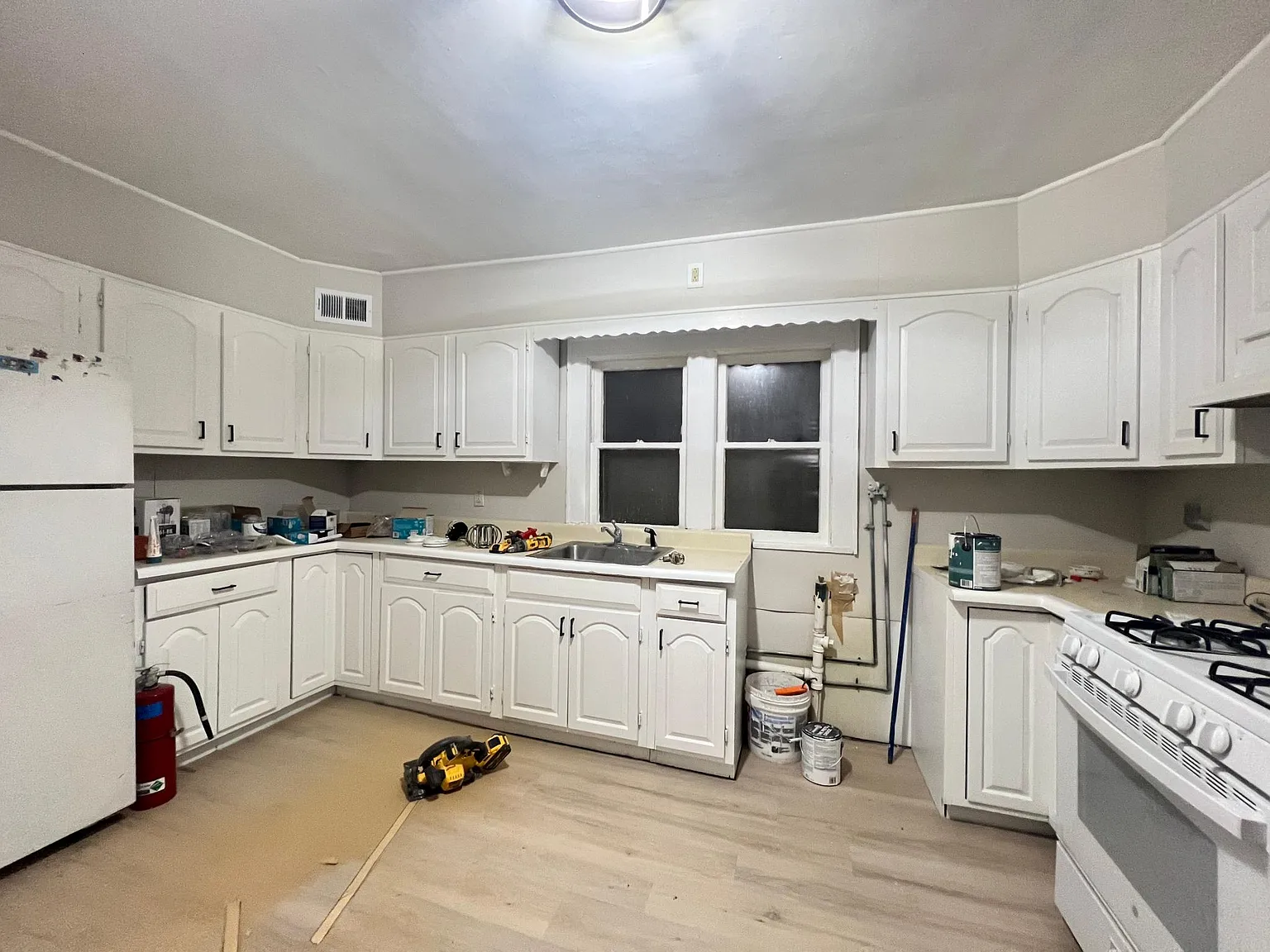 3 bed, 1000 sqft, $2,050 — Photo 1