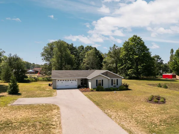 9957 Westwood Dr, Traverse City, MI 49685