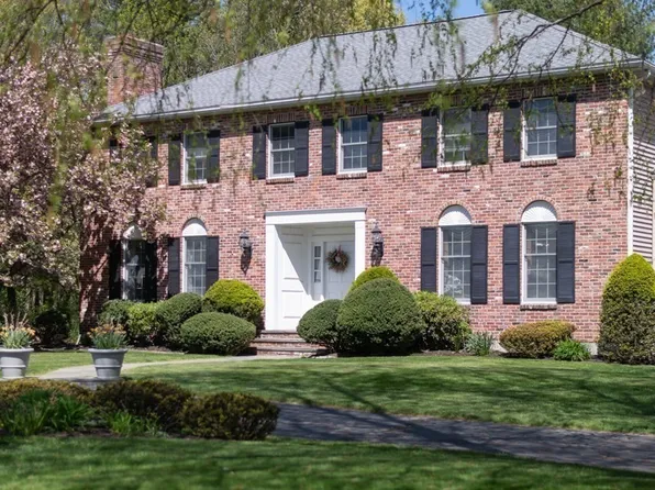 4 Elliston Rd, Weston, MA 02493