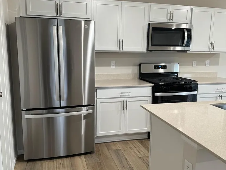 2721 Leaning Oak Pl SE — Photo 3
