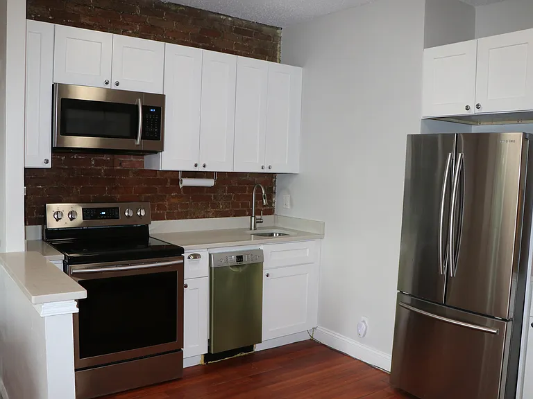 320 Warren St #2 — Photo 12