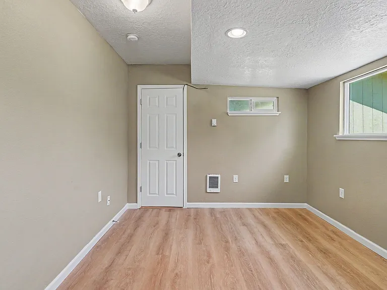 3080 Park Ave NE — Photo 17