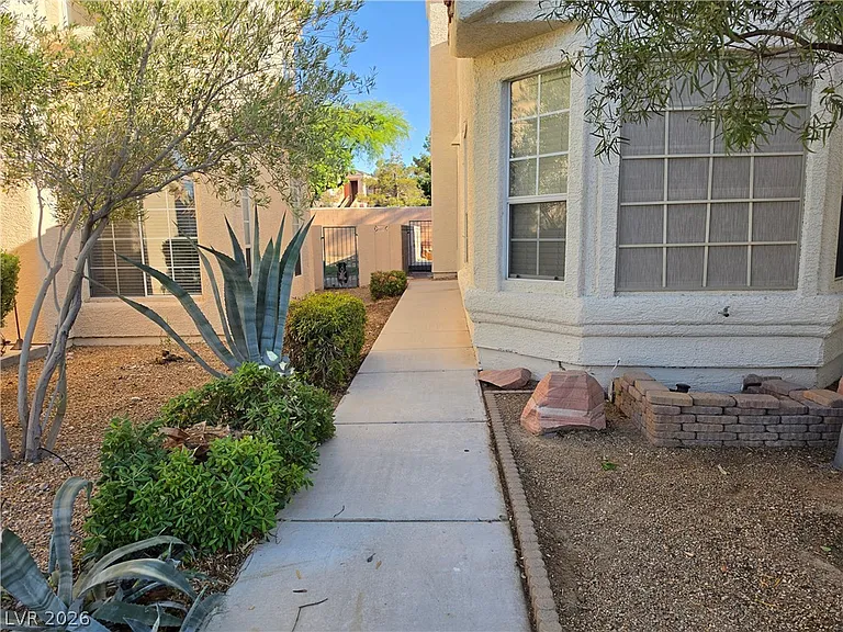 7645 Rockfield Dr — Photo 15