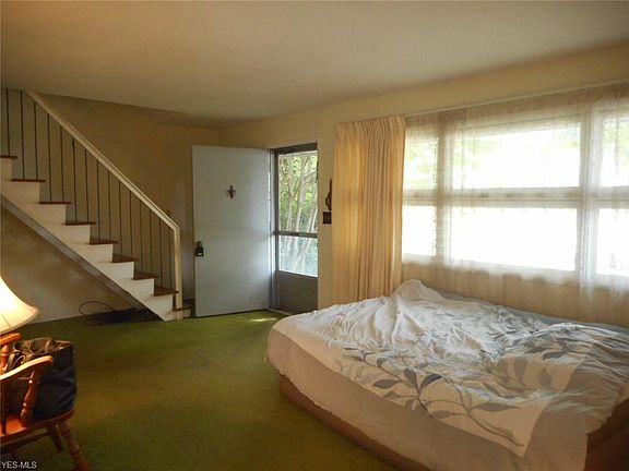 3rd image of 176 Oak Knoll St