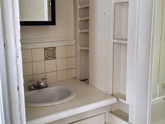 5th image of 45 Chamberlain St #45