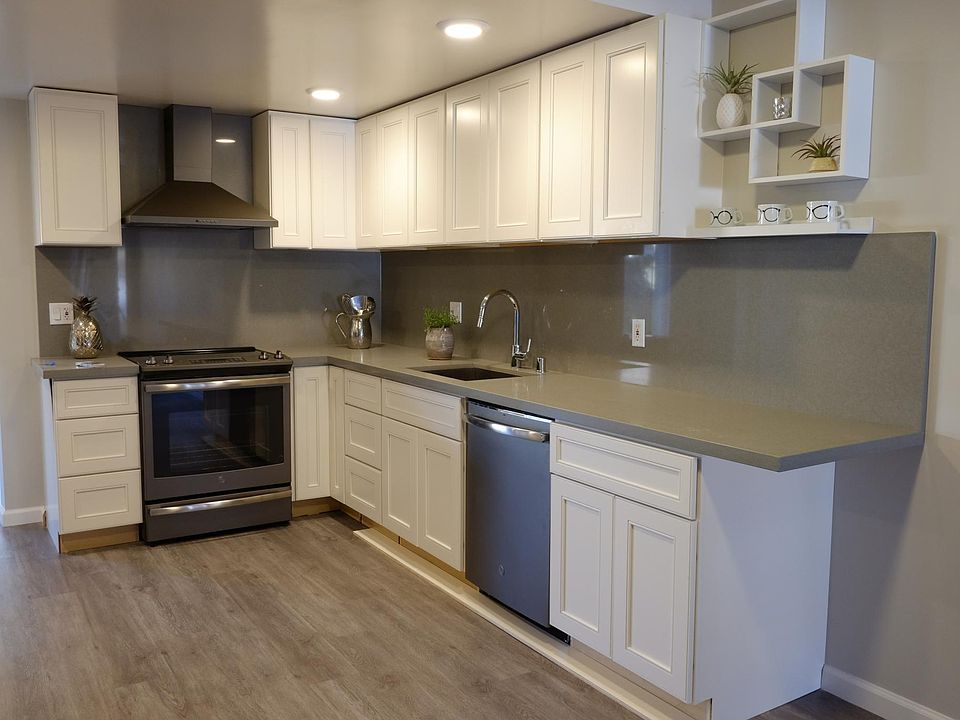 Brand new kitchen white cabinets, quartz countertop & backsp