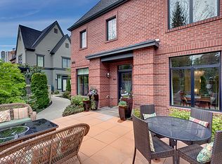 10595 NE 12th Pl, Bellevue, WA 98004