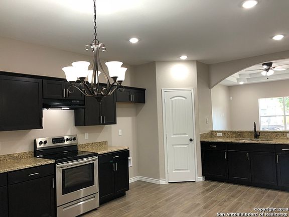 5th image of 1051 Kendalia Ave