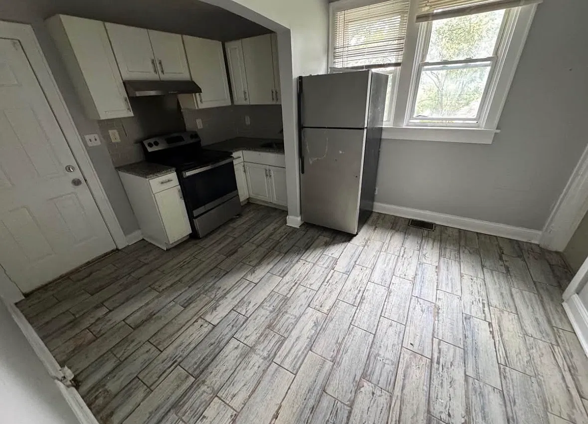 3 bed, 1015 sqft, $1,425 — Photo 2