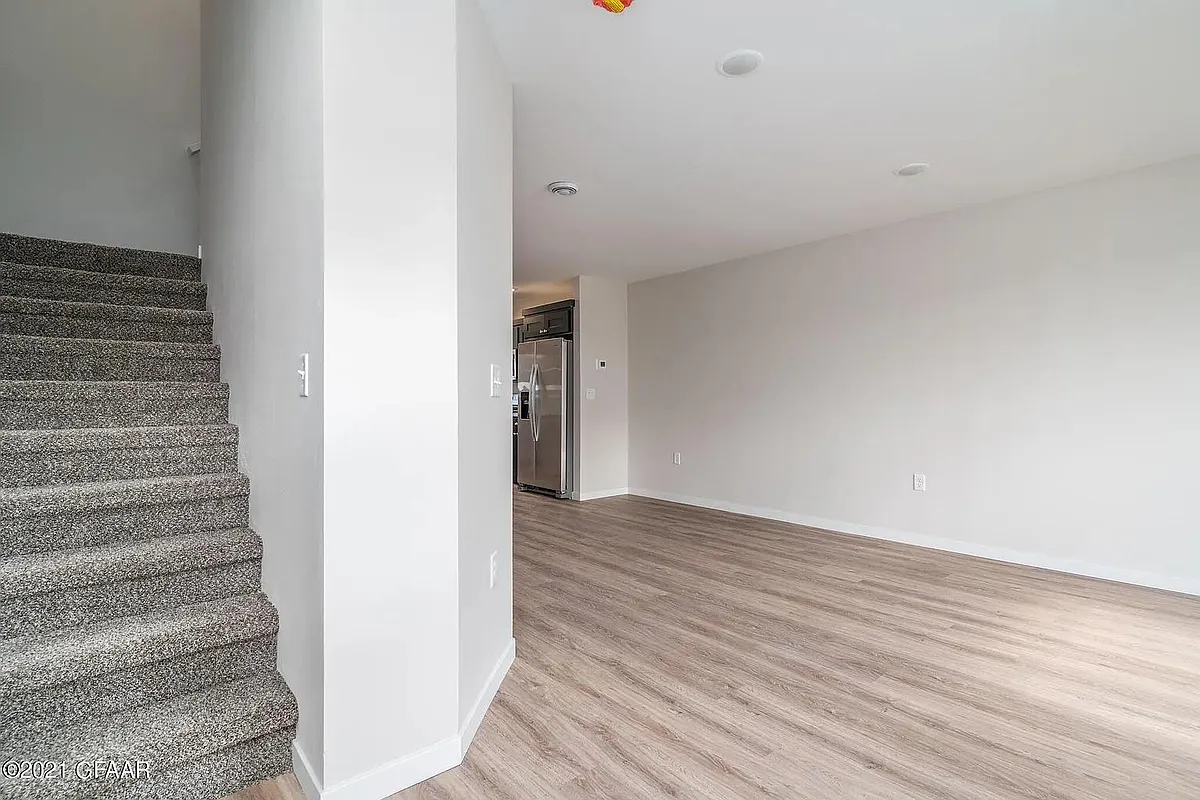 Building Photo - 895 Thames Ct