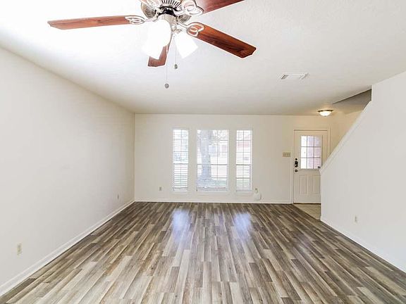 3rd image of 4401 Spoonbill Dr