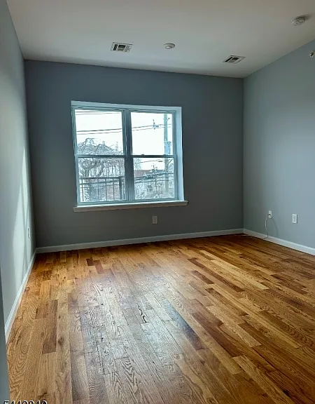 201-205 Marshall St #6 — Photo 4