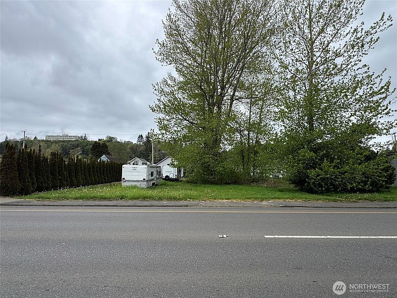4th image of 2210 Simpson Avenue