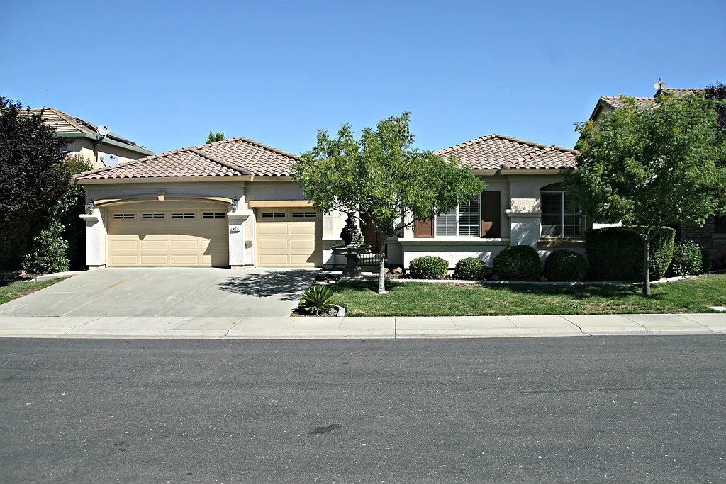 470 Hawkcrest Cir photo 1