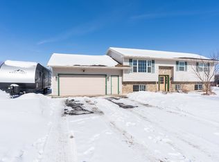 2216 Conestoga Ln, Kronenwetter, WI 54455