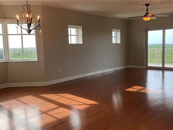 3rd image of 12033 Gandy Blvd N APT 181