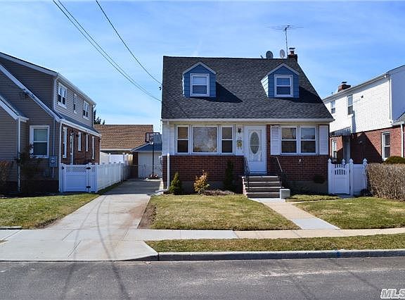 2nd image of 113 Sheridan Blvd