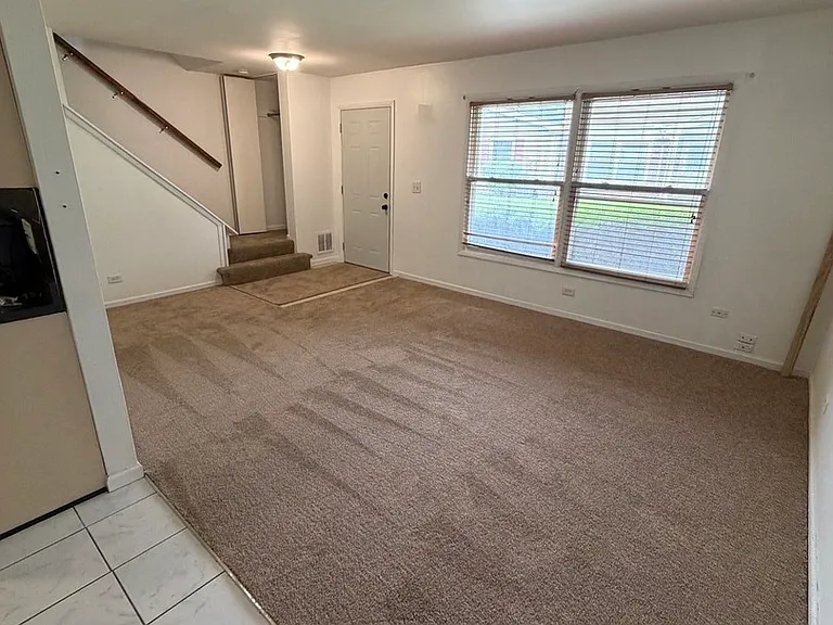 1305 Kingsbury Dr #E — Photo 2