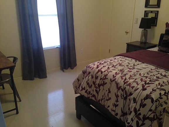 4th image of 104 Jardin Ct