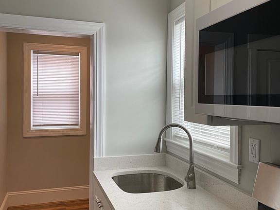 Kitchen w/ pantry and laundry hook-up