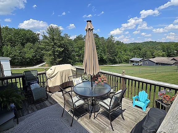 5th image of 35 Pineview Dr