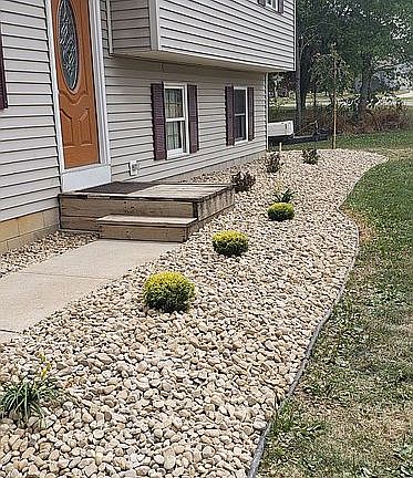 3rd image of 5 Maplewood Dr