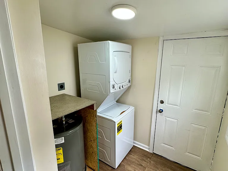 2228 Tate St — Photo 12