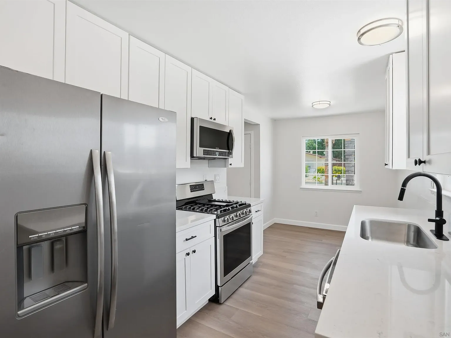 3 bed, 1.0 bath, 1116 sqft, $2,000 — Photo 4