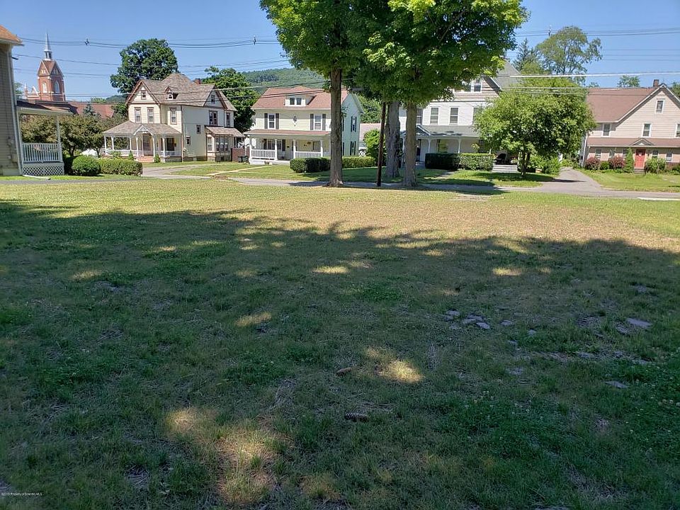 2nd image of 240 Grand St
