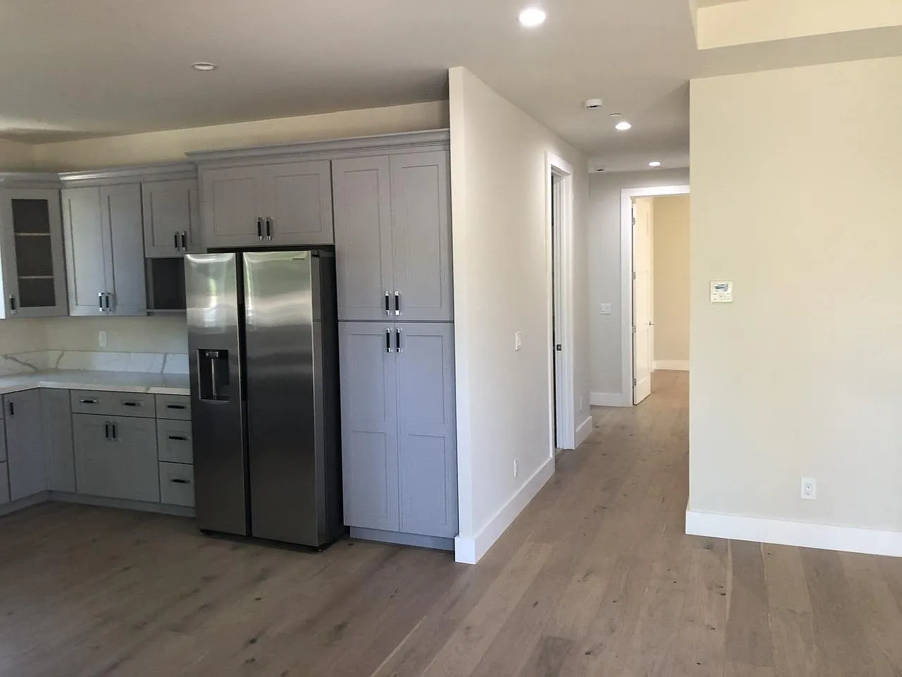 2 bed, 960 sqft, $6,075 — Photo 4