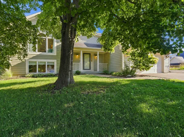 656 E 2nd St, Waconia, MN 55387