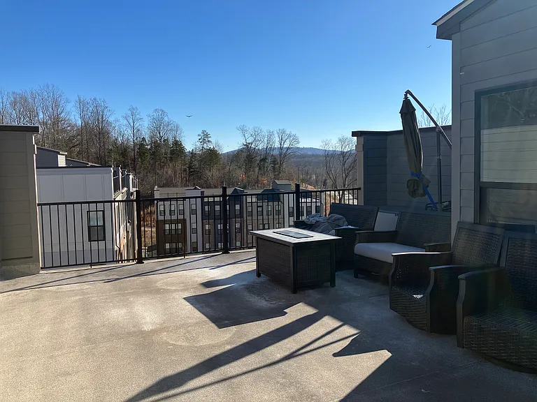 808 Wesley Ln #B — Photo 12