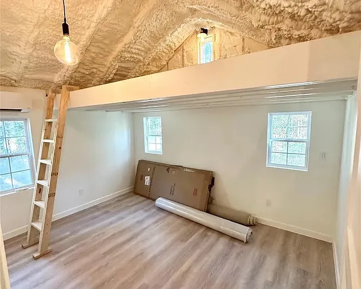 124 Allen St — Photo 8