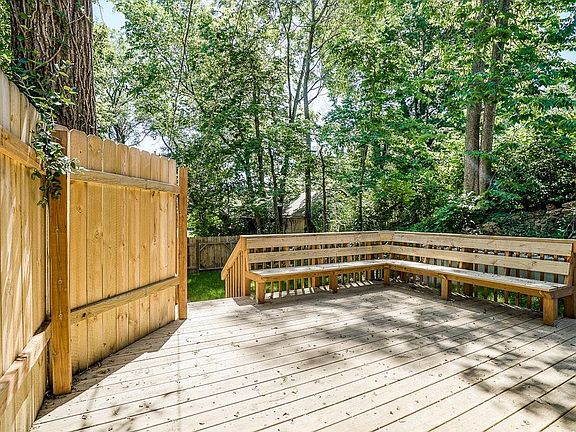 Large 16' x 16' lower deck