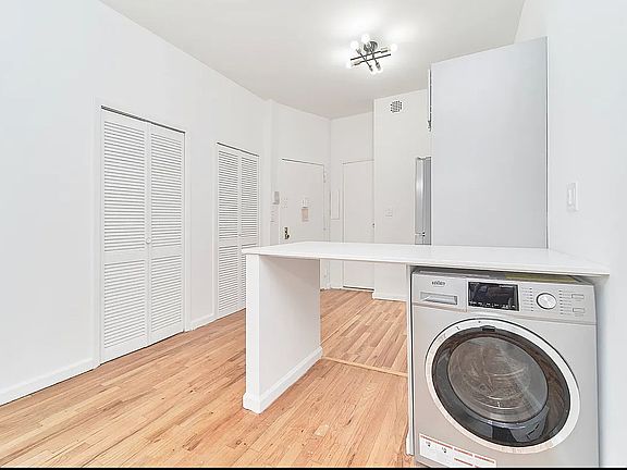 4th image of 326 E 74th St APT 14