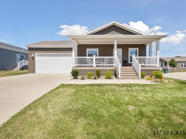 5933 Trillium Hills Dr, Rockford, MI 49341