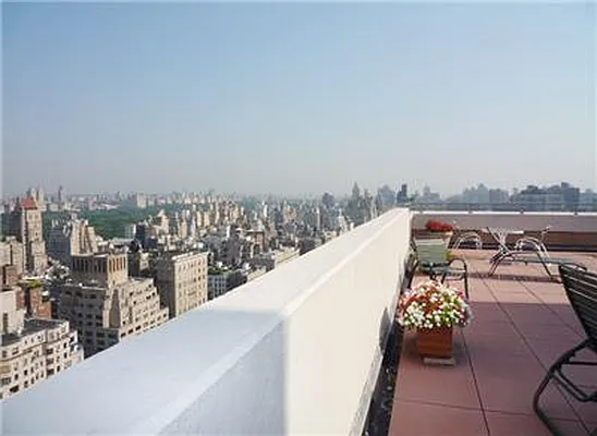 Sold by Warburg | media 11