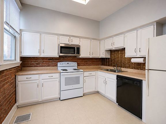 3rd image of 2369 Flora St
