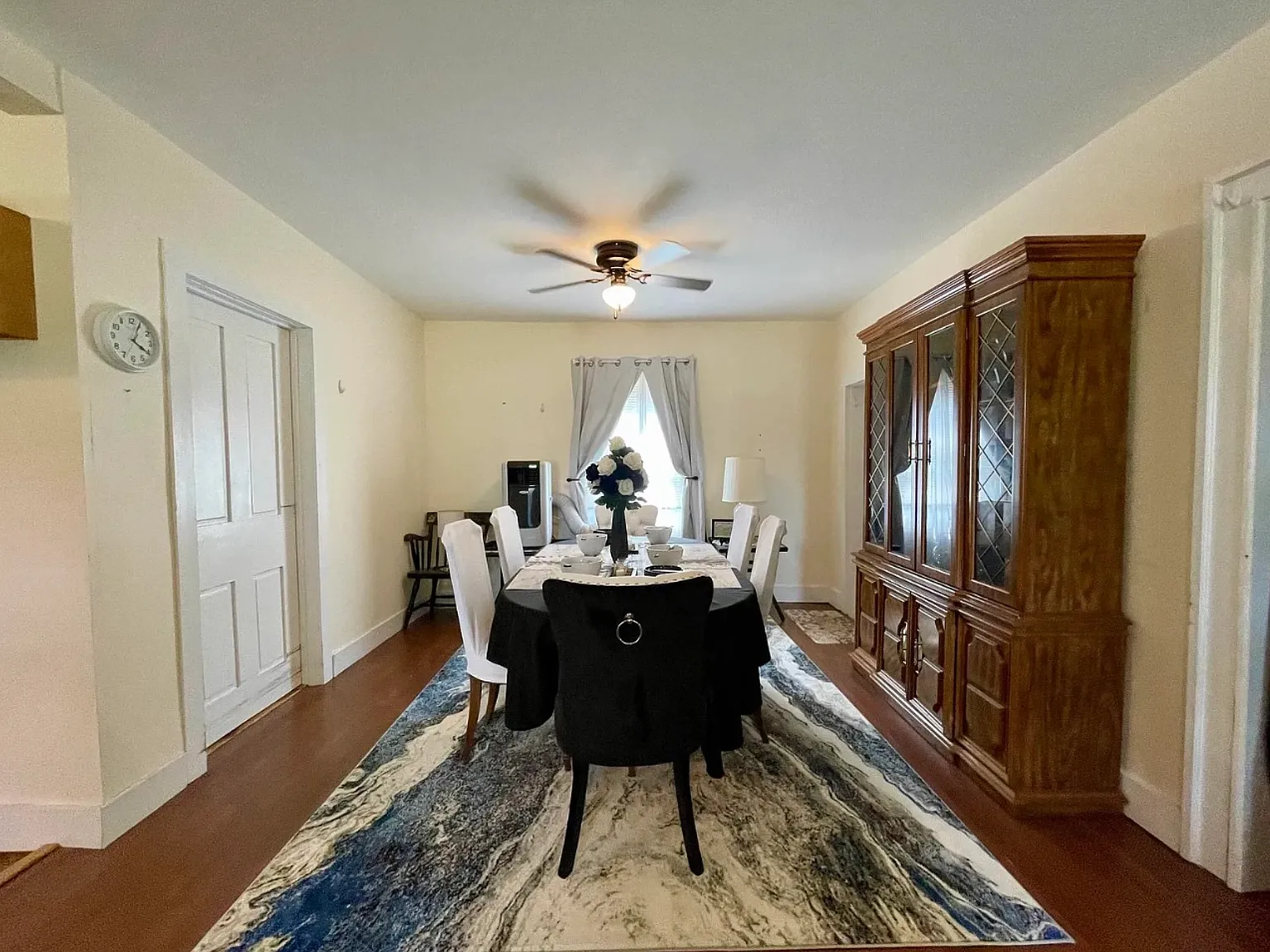 3 bed, 1382 sqft, $2,100 — Photo 2