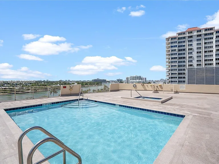 6362 Collins Ave #503 — Photo 4