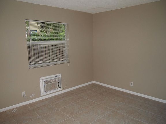 5th image of 403 Palm Ave