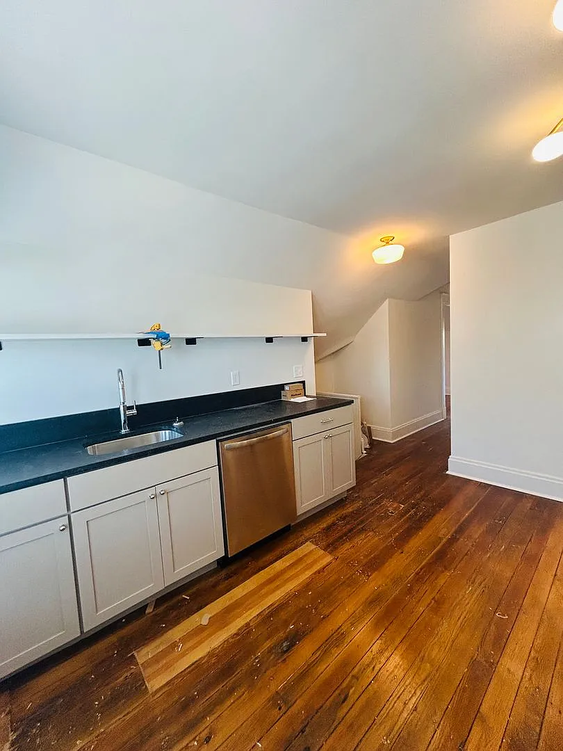 Spacious 2 Bedroom — Photo 1