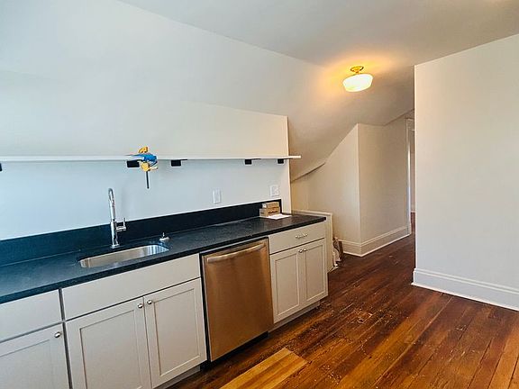 3rd image of 1923 Greenup St APT 5