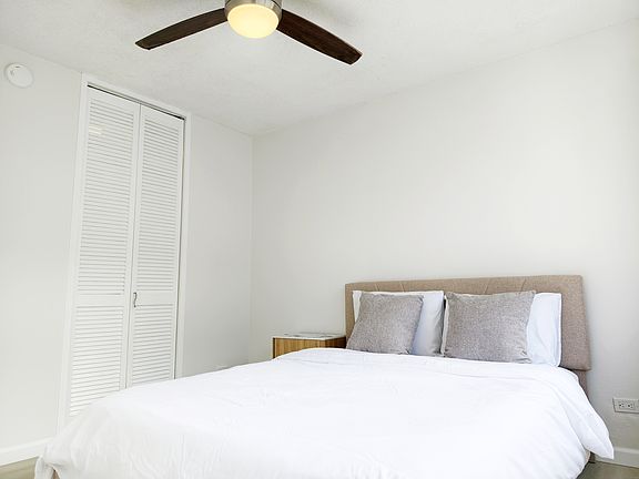 2nd image of 2415 Ala Wai Blvd APT 2004