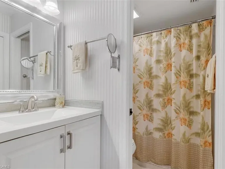 4240 Chantelle Dr #B103 — Photo 32