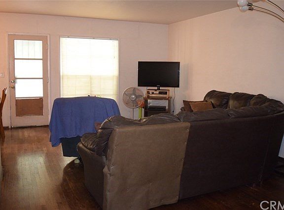 5th image of 156 E Graves Ave