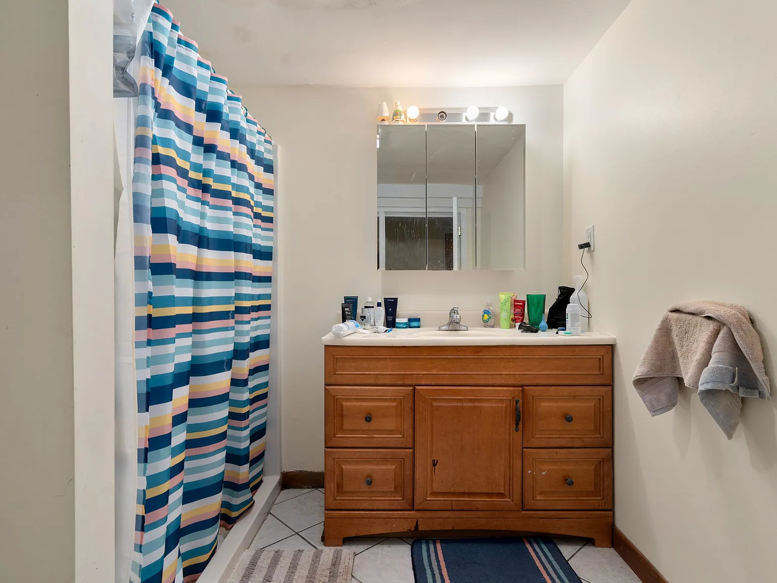 4 bed, 1600 sqft, $4,700 — Photo 4