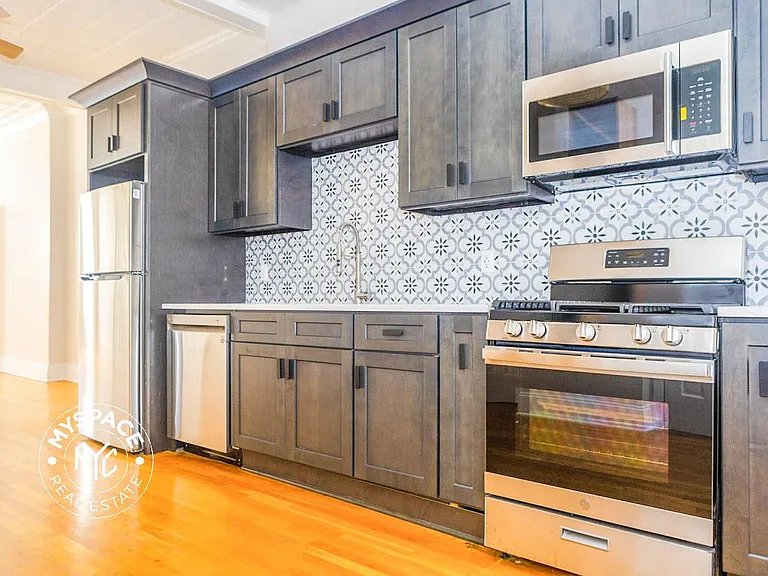 292 Van Buren St #1 — Photo 3